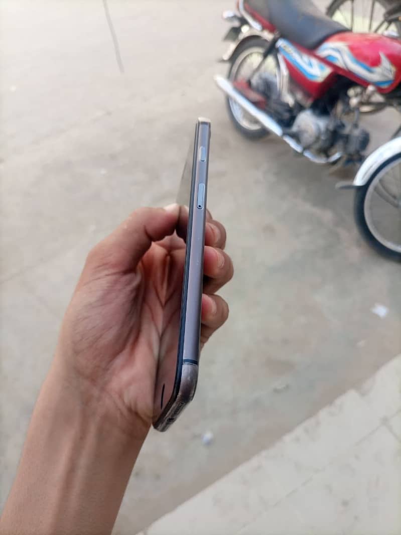 Apple iPhone 8 Plus 2