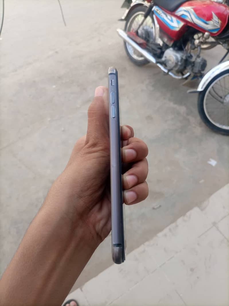 Apple iPhone 8 Plus 4