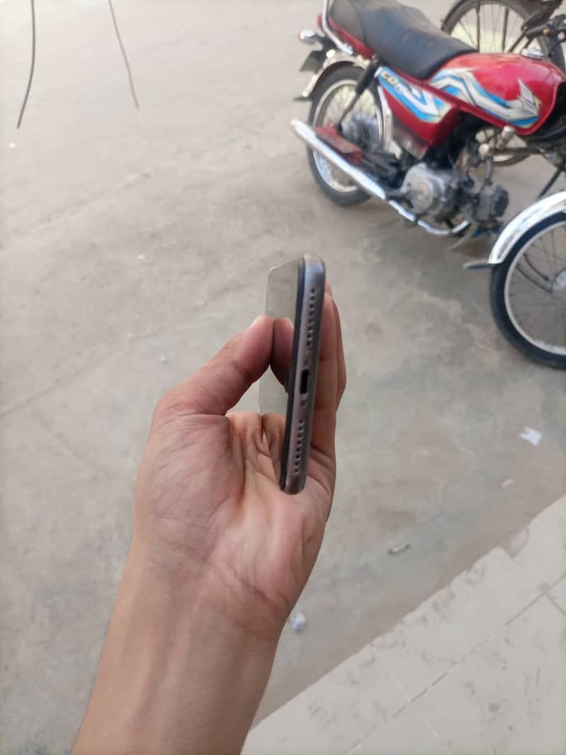 Apple iPhone 8 Plus 5