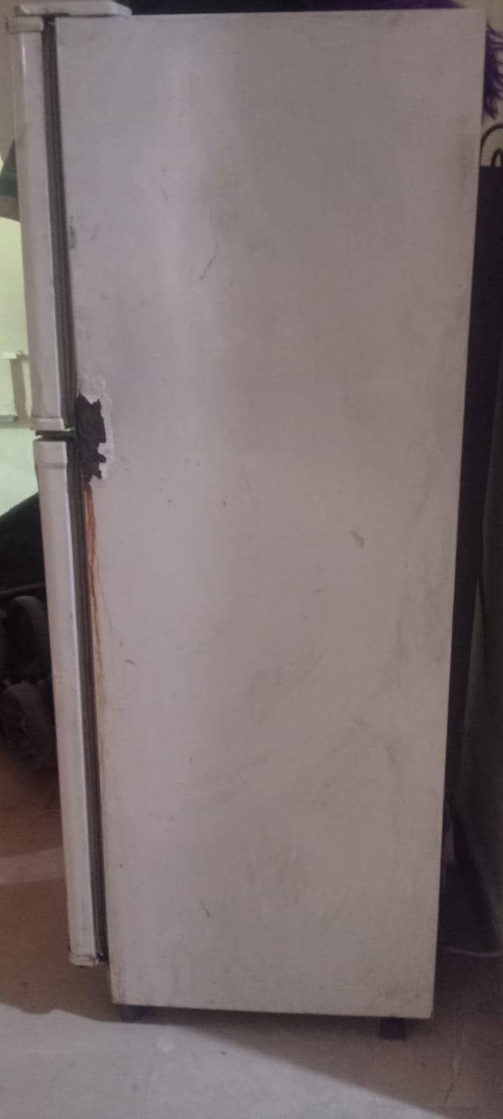 Medium fridge 0