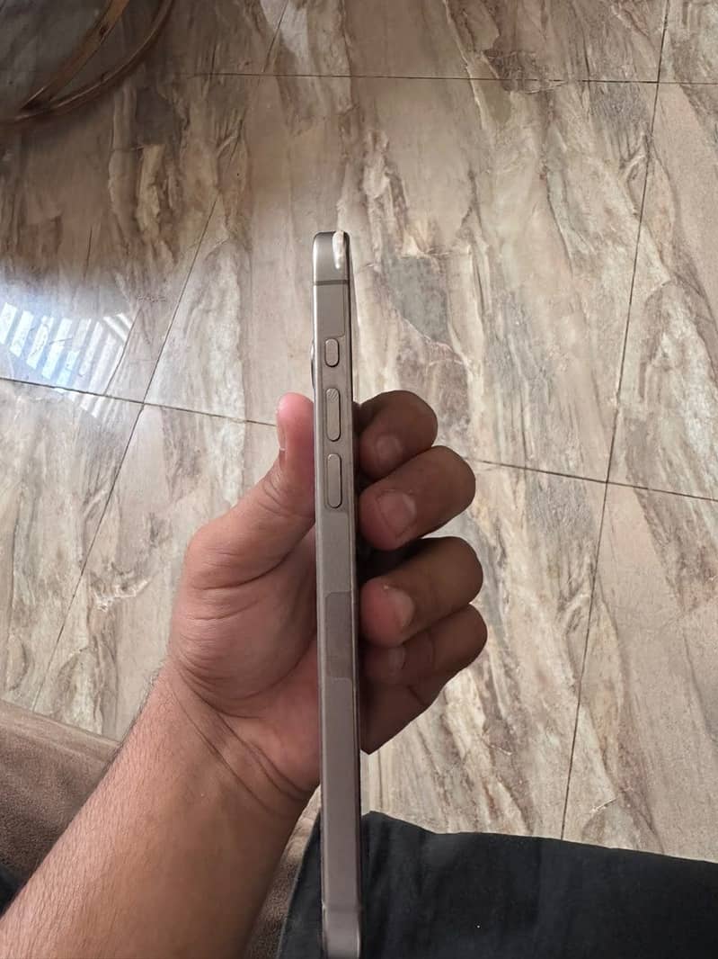 iPhone 15 pro max 2