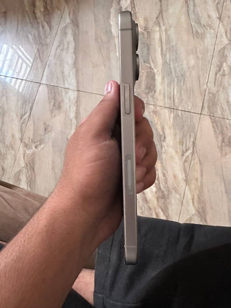 iPhone 15 pro max 3