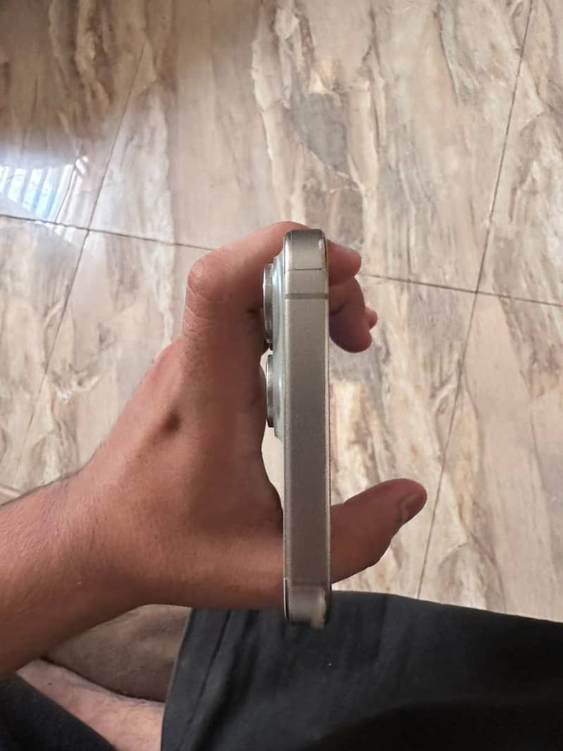 iPhone 15 pro max 4
