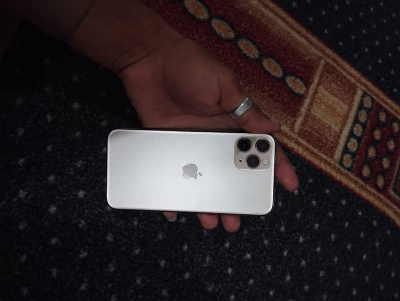 Apple iPhone 11 Pro 2