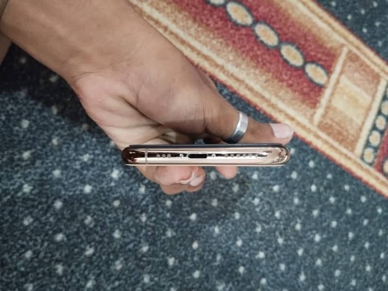 Apple iPhone 11 Pro 4