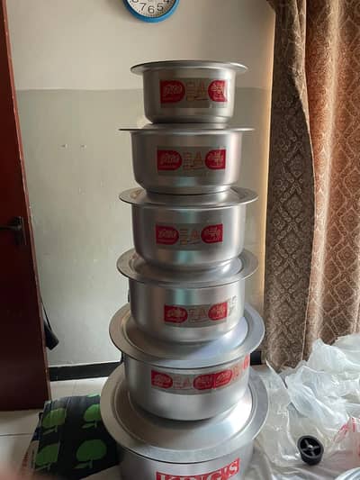Brand new 7 pieces pots set