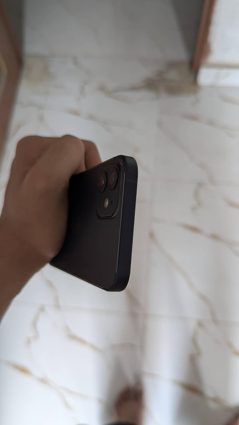 Apple iPhone 12 3