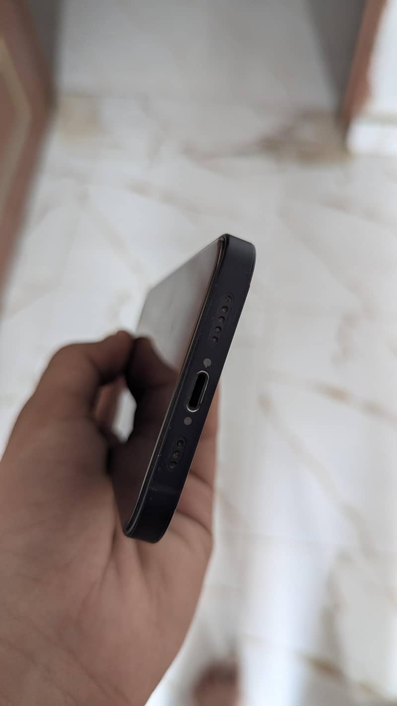 Apple iPhone 12 4
