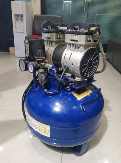 Used Dental Air Compressor 35 L Oil Free