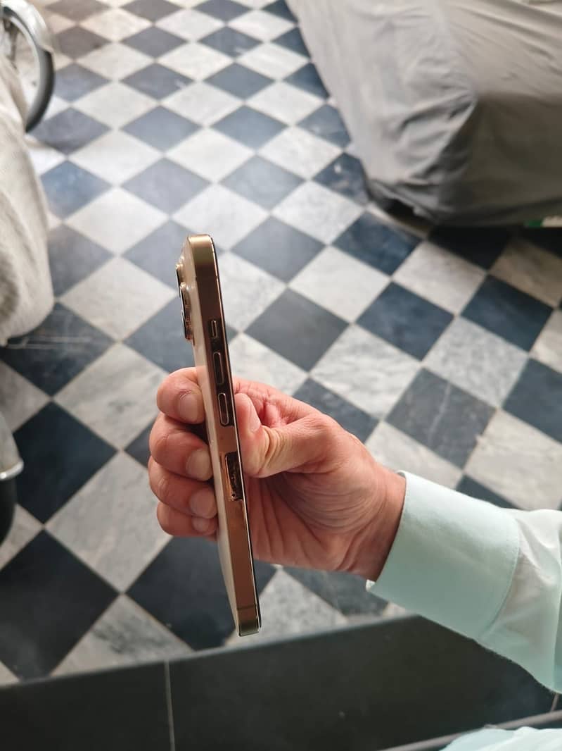 Apple iPhone 13 Pro 1