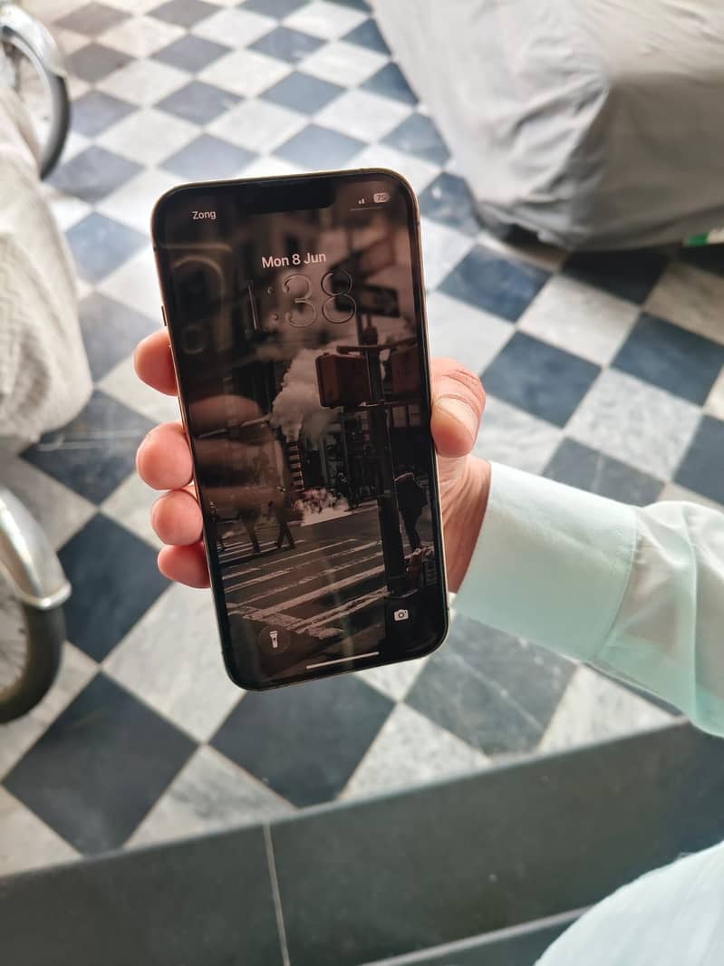 Apple iPhone 13 Pro 4