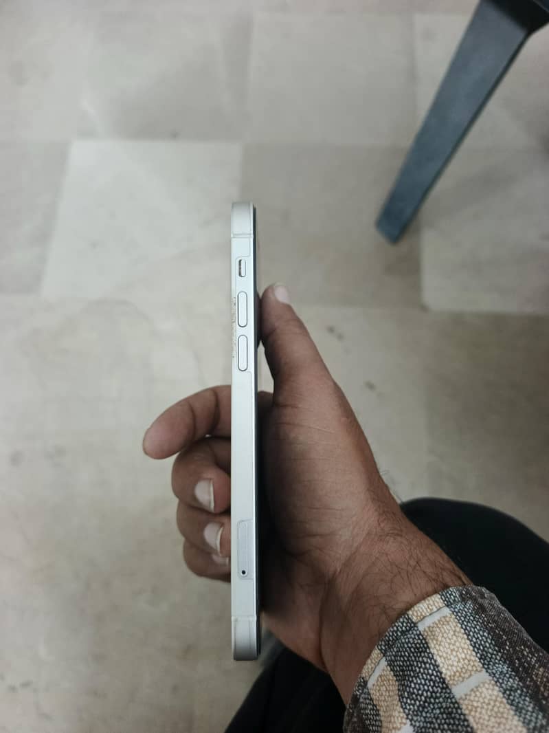 Apple iPhone 12 3