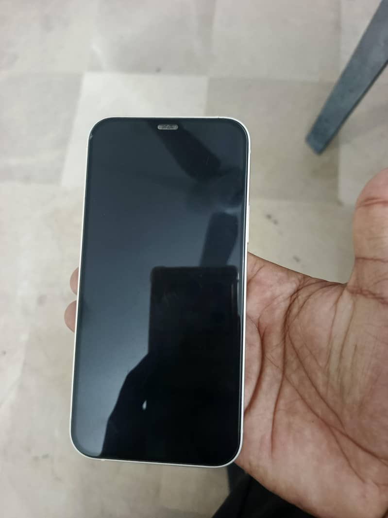 Apple iPhone 12 4