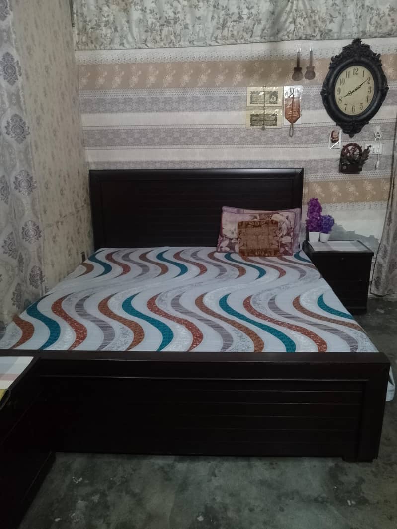 bed dressing showcas sid table 2 0
