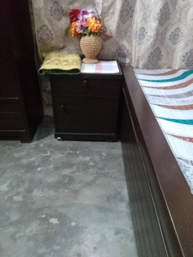 bed dressing showcas sid table 2 1