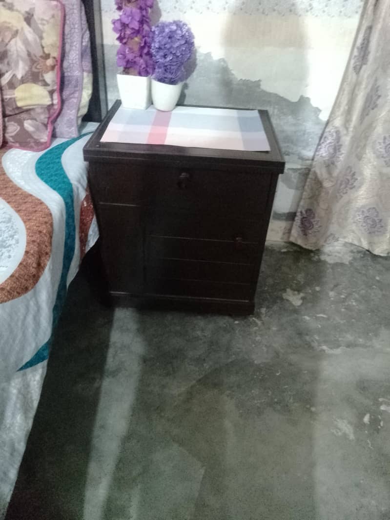 bed dressing showcas sid table 2 2