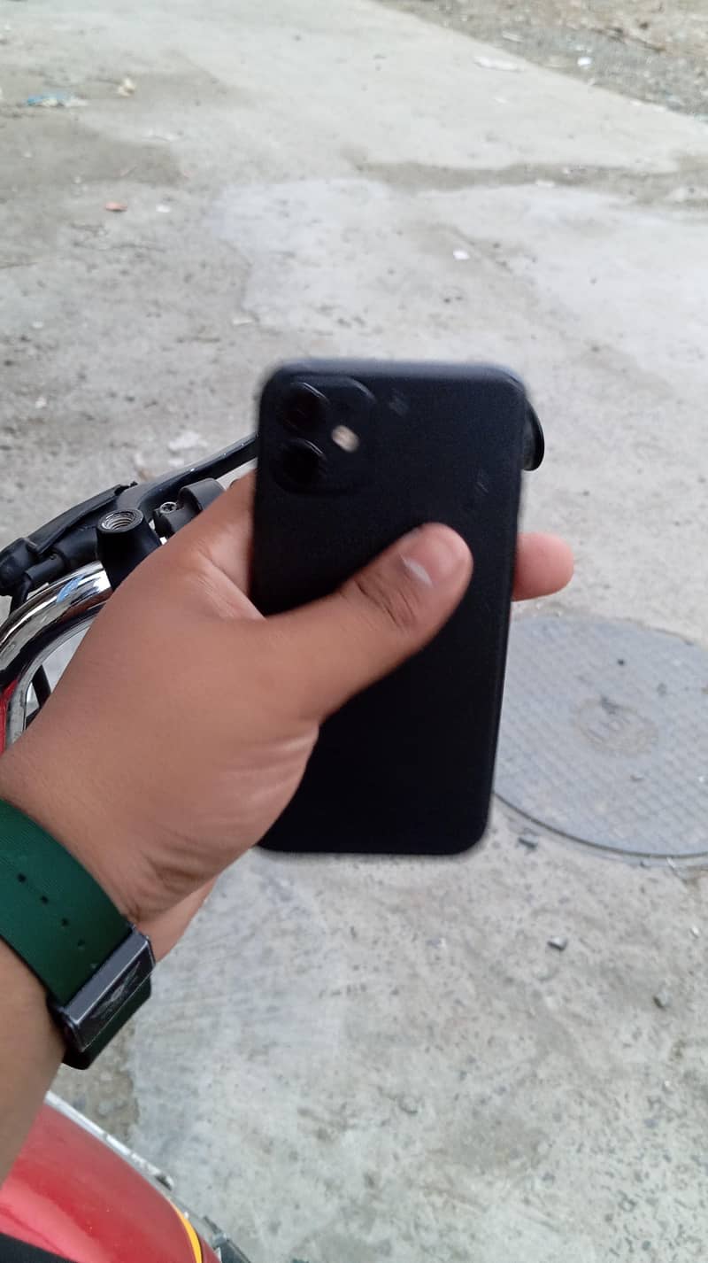 Apple iPhone 11 3
