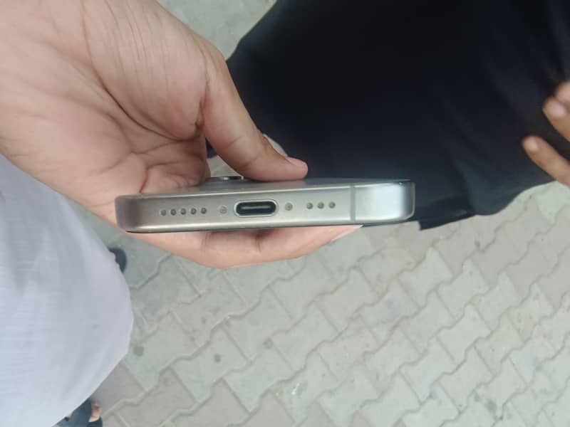Apple 15 Pro 3