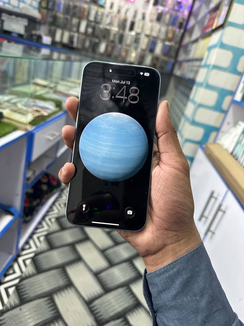 Apple iPhone 16 Plus 3