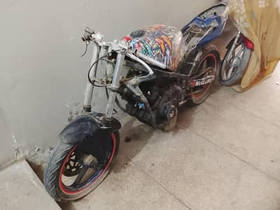 Suzuki 550 GSX (AZAD)