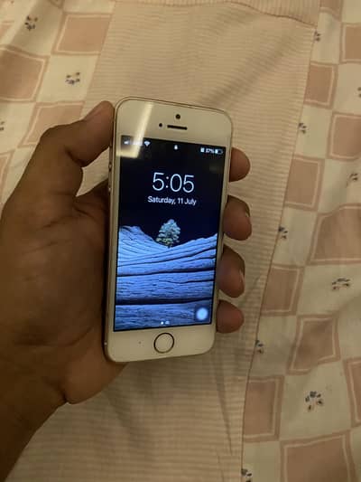 Apple iPhone 5 se.  PTA APPROVED. 64 GB Storage .  Condition 10/10.