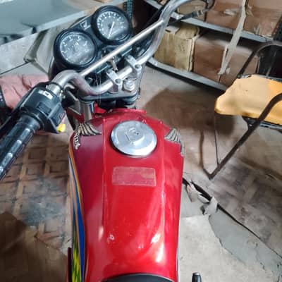 Honda 125 karachi number excellent and original condition