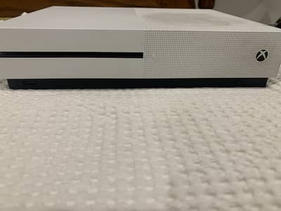 Xbox One S 512GB + 5 Games + 2 Original Controllers
