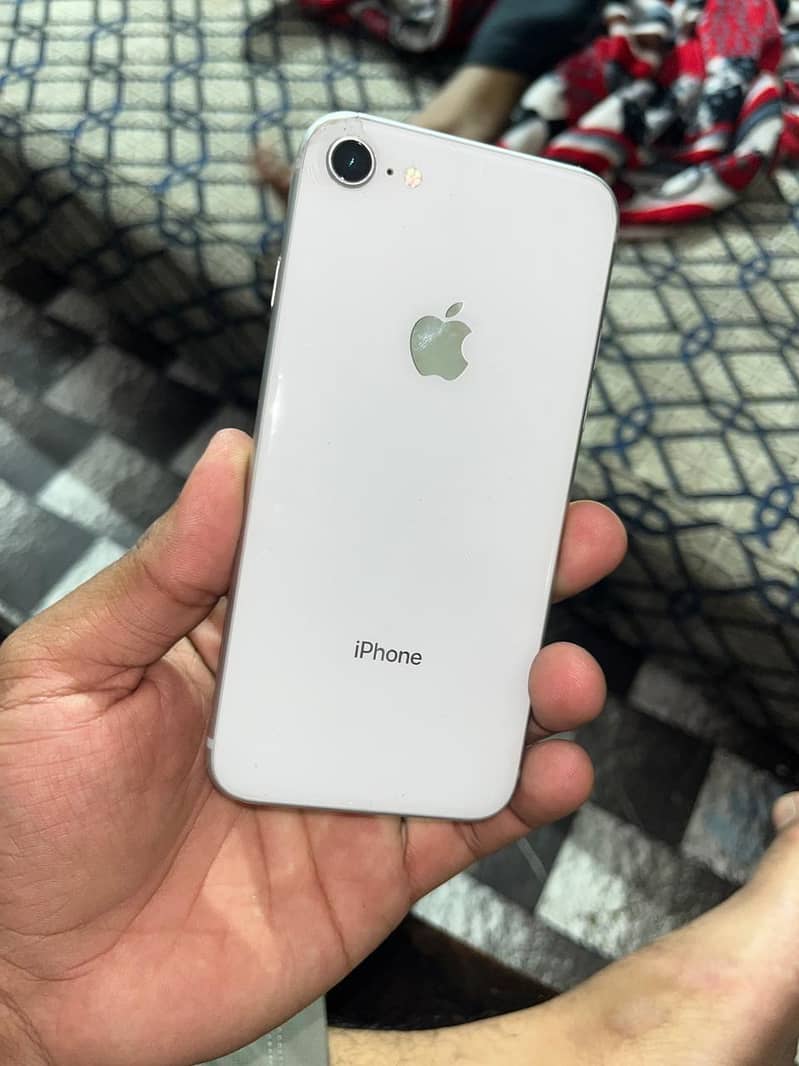 Apple iPhone 8 1