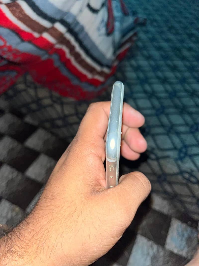 Apple iPhone 8 3