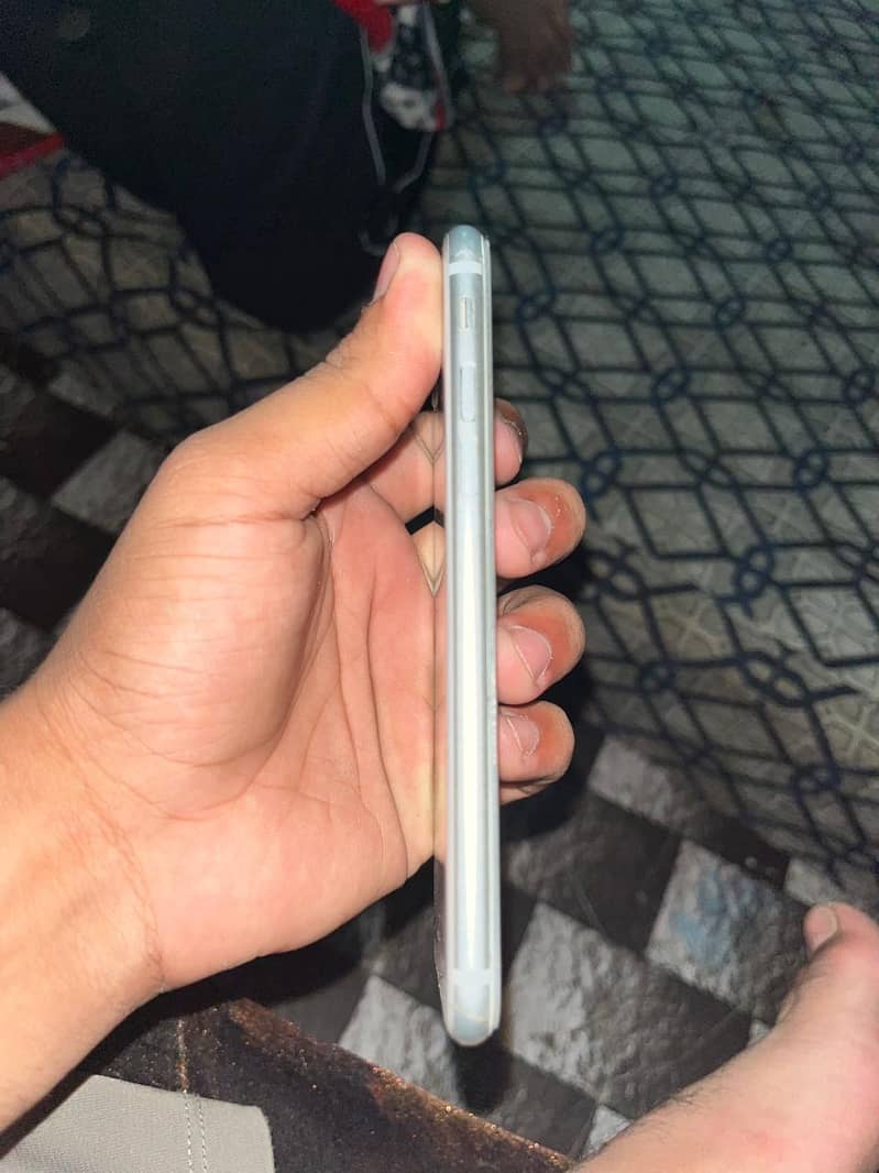 Apple iPhone 8 4