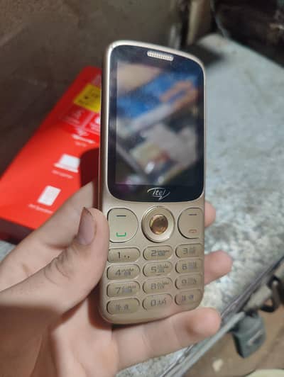 itel family new phone 10 by 10 condition