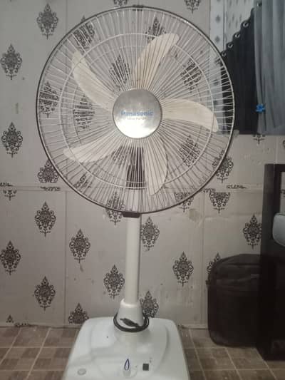 Panasonic 18-Inch AC/DC Rechargeable Pedestal Fan.