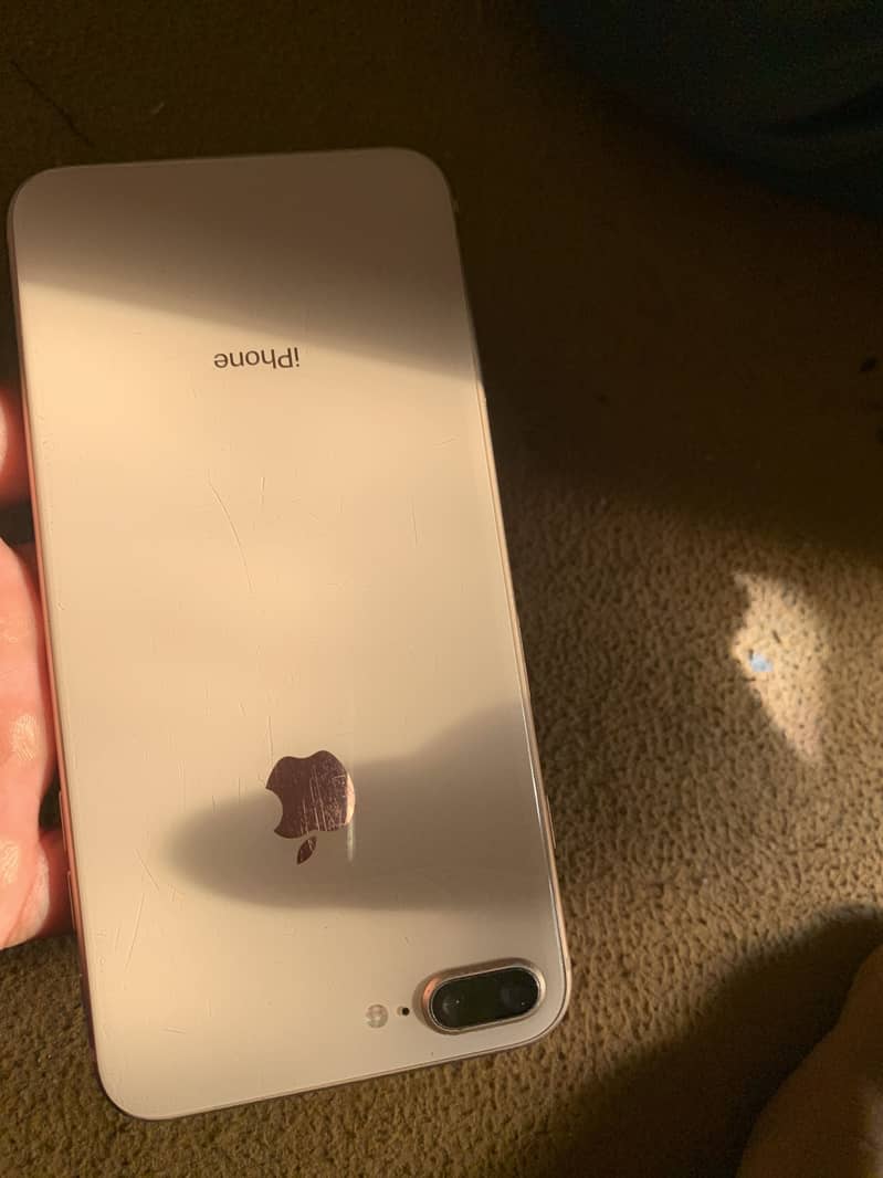 Apple iPhone 8 Plus 3