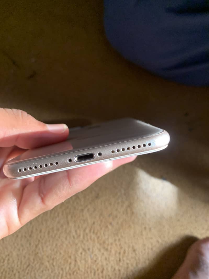 Apple iPhone 8 Plus 4