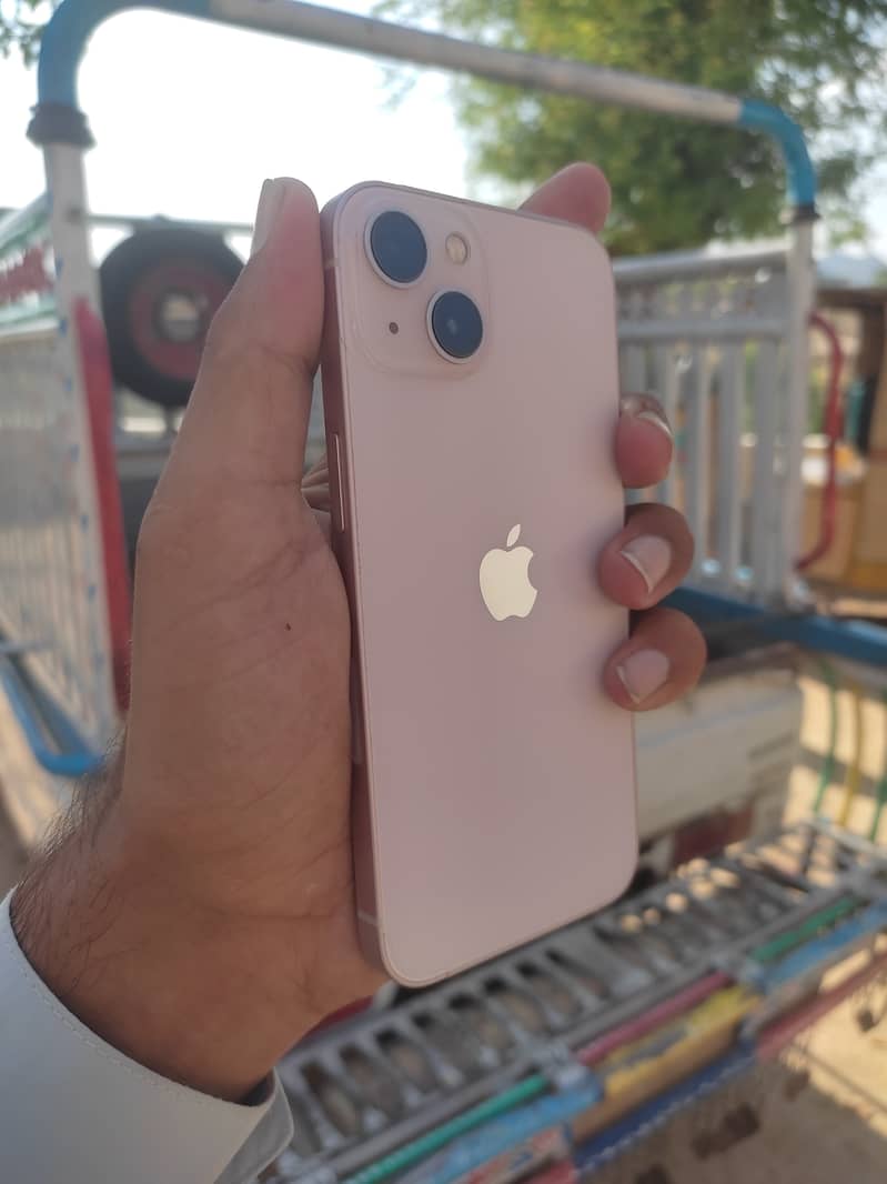Apple iPhone 13 1