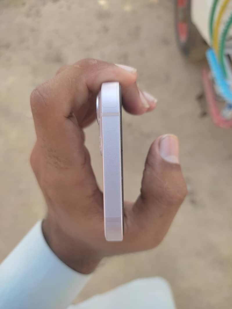 Apple iPhone 13 2