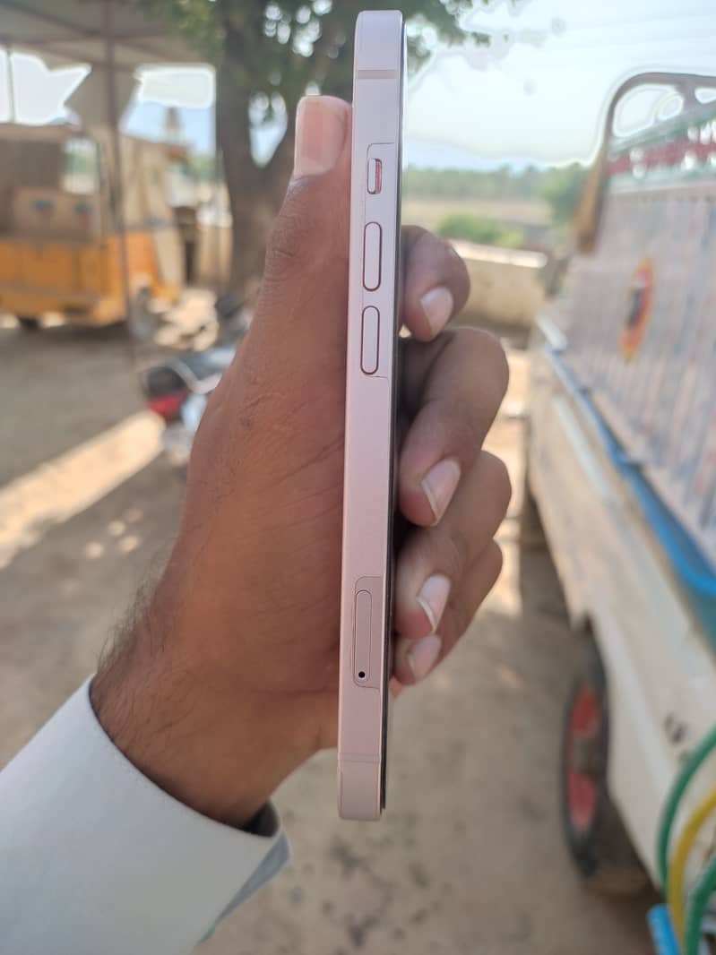 Apple iPhone 13 3