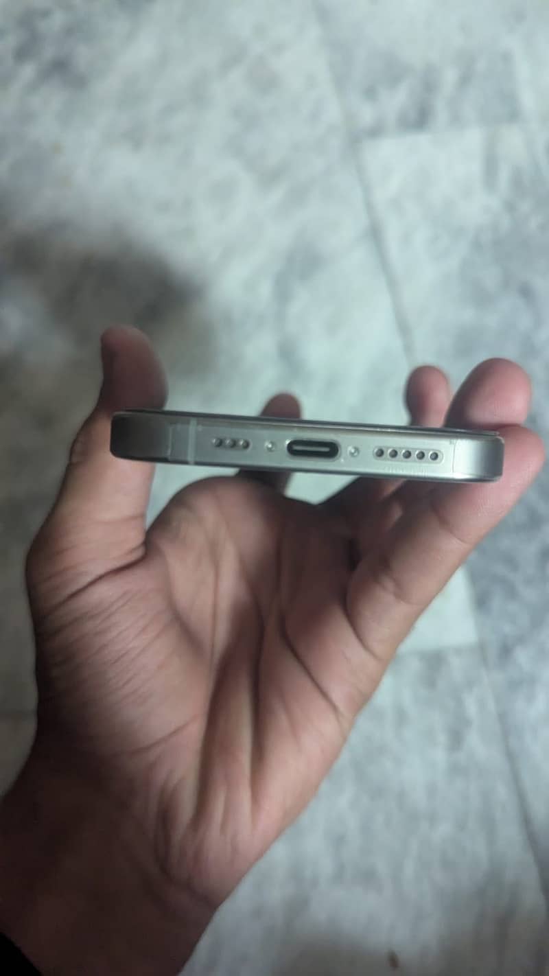 Apple iPhone 15 Pro 2