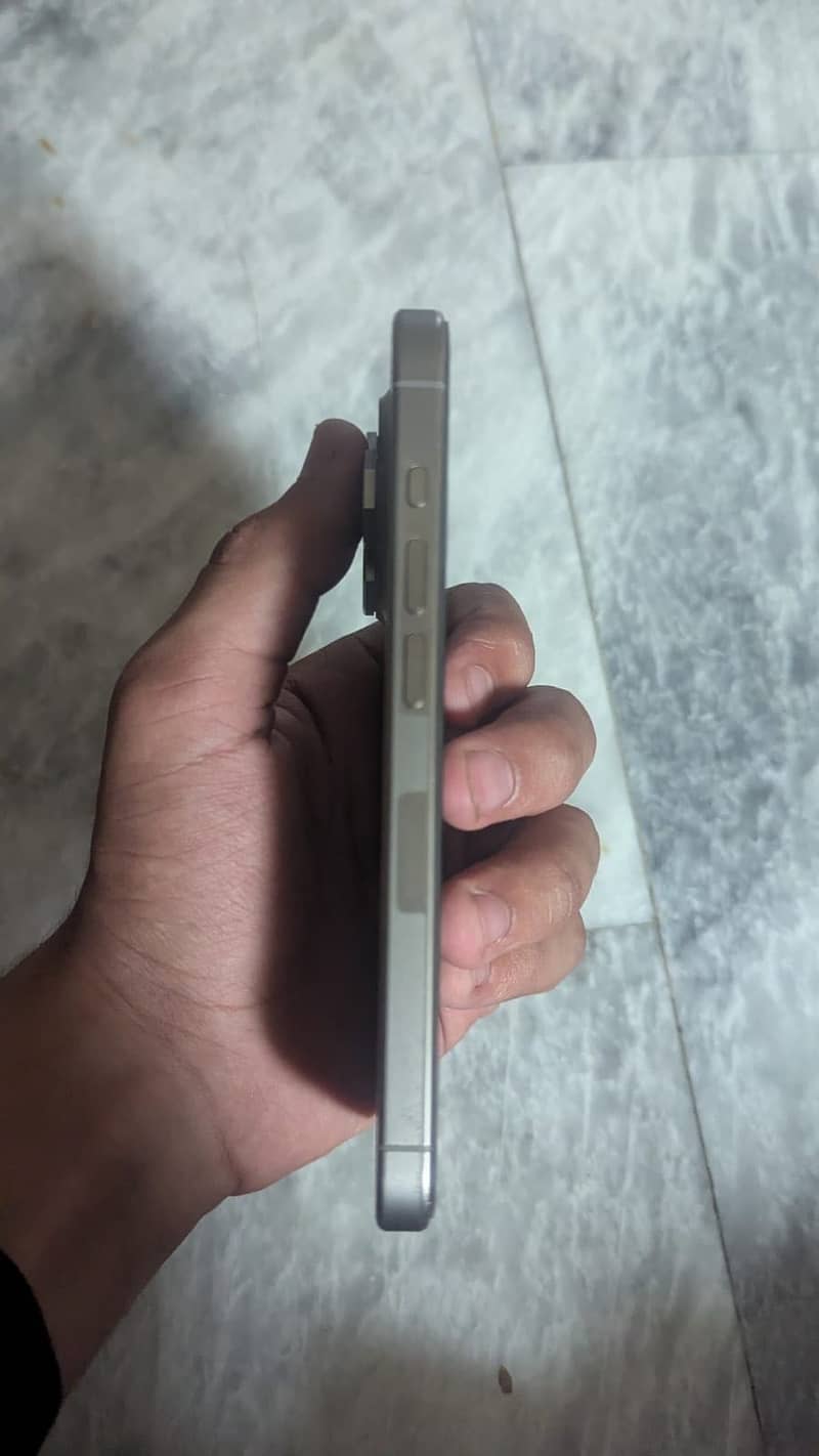 Apple iPhone 15 Pro 3