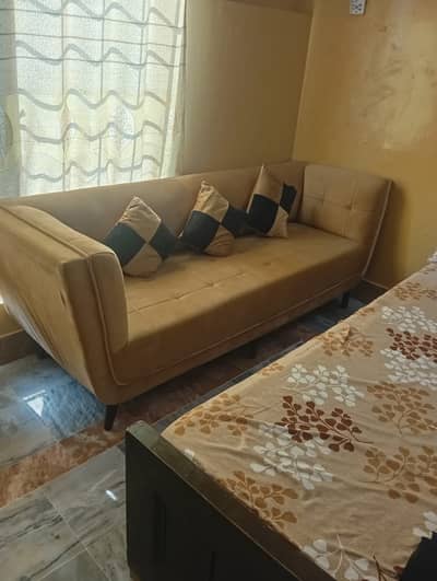 Like new - 5 seater beige modern sofa with center table