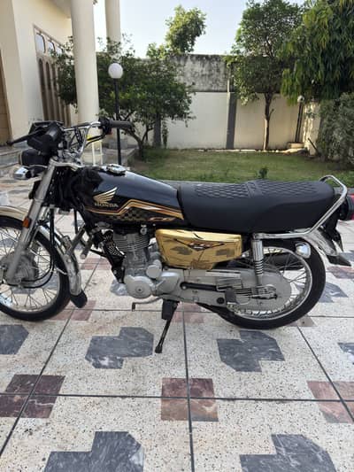 Honda CG 125 golden edition bike bilkul saf hai 10/9