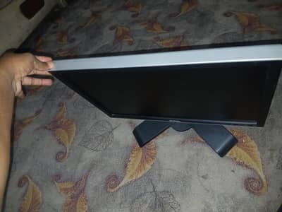 10/10 condition PC with Desktop Monitor, 19 inches LED, Mouse, Cables