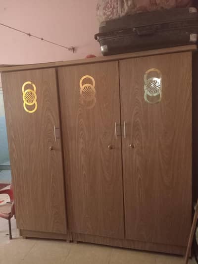 32,000rs 3door cuboard