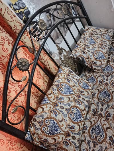 Queen size mazboot iron bed need only polish