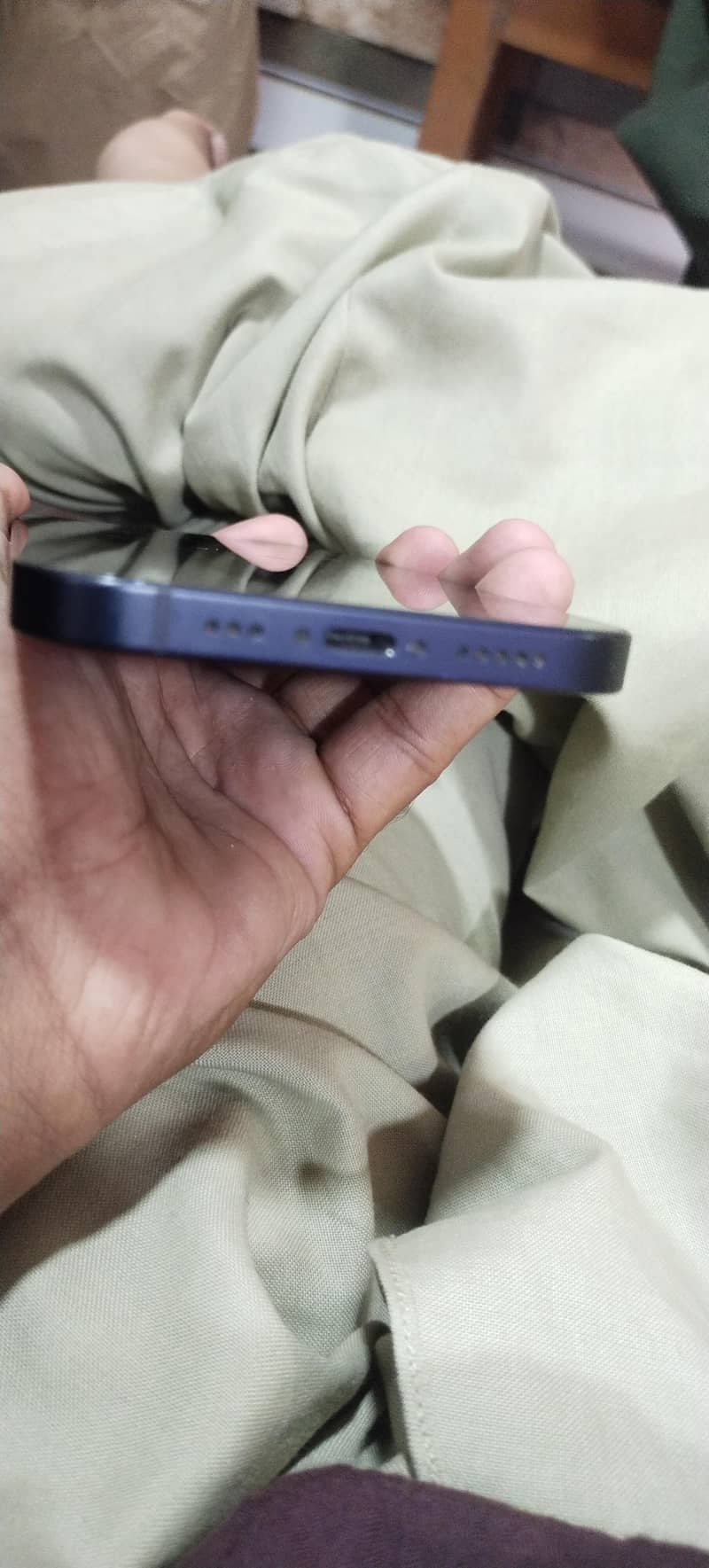 Apple iPhone 12 3