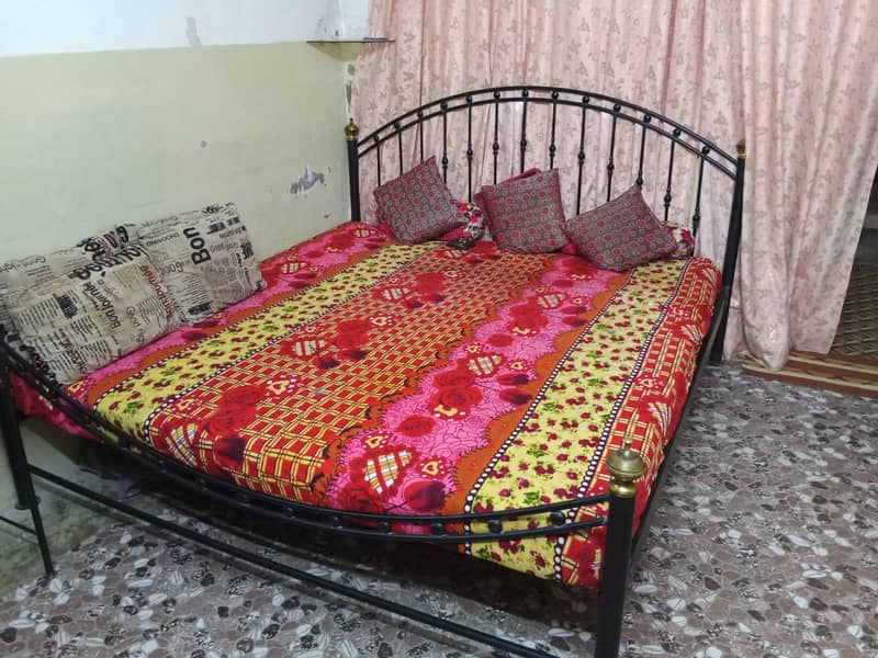 Iron bed side table with dressing 0