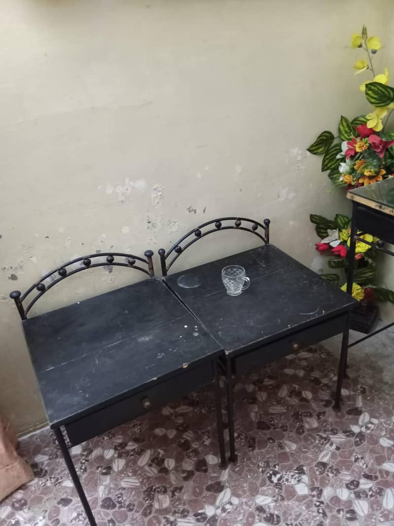 Iron bed side table with dressing 1