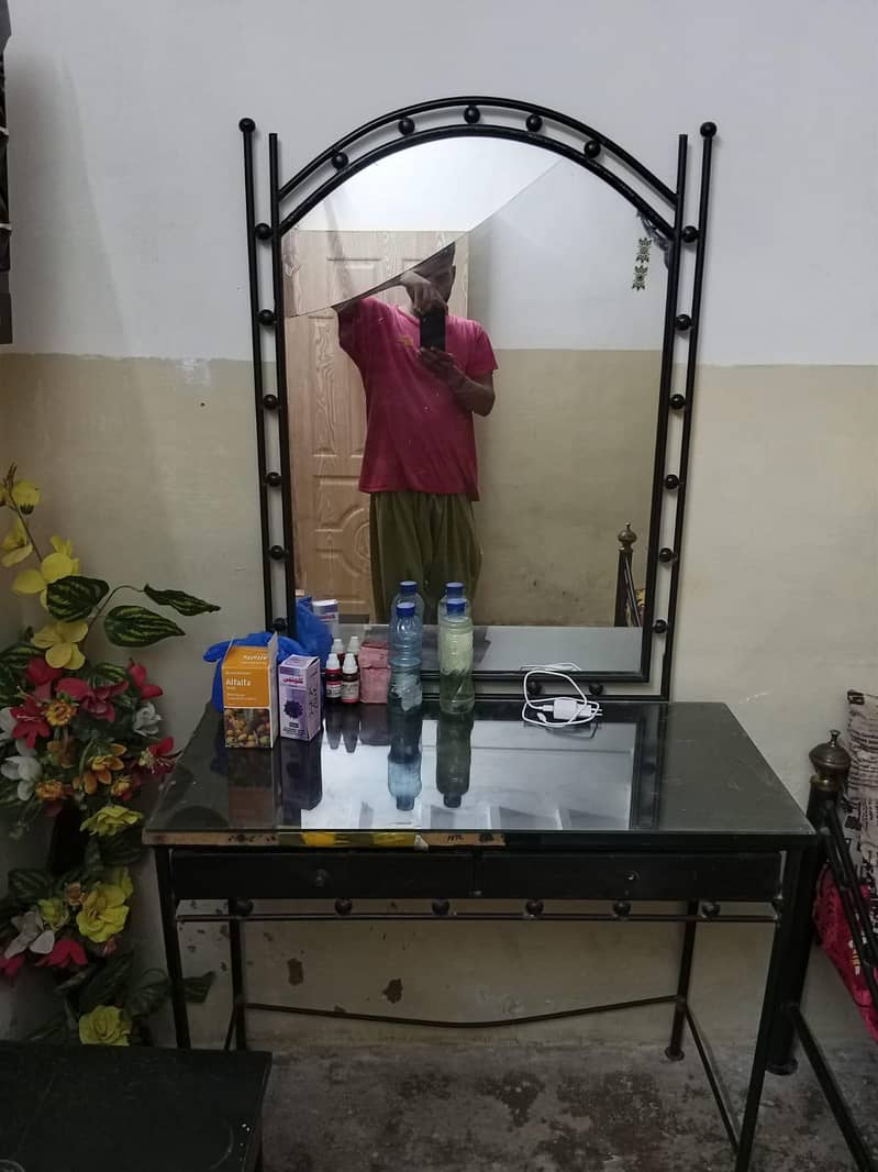 Iron bed side table with dressing 2