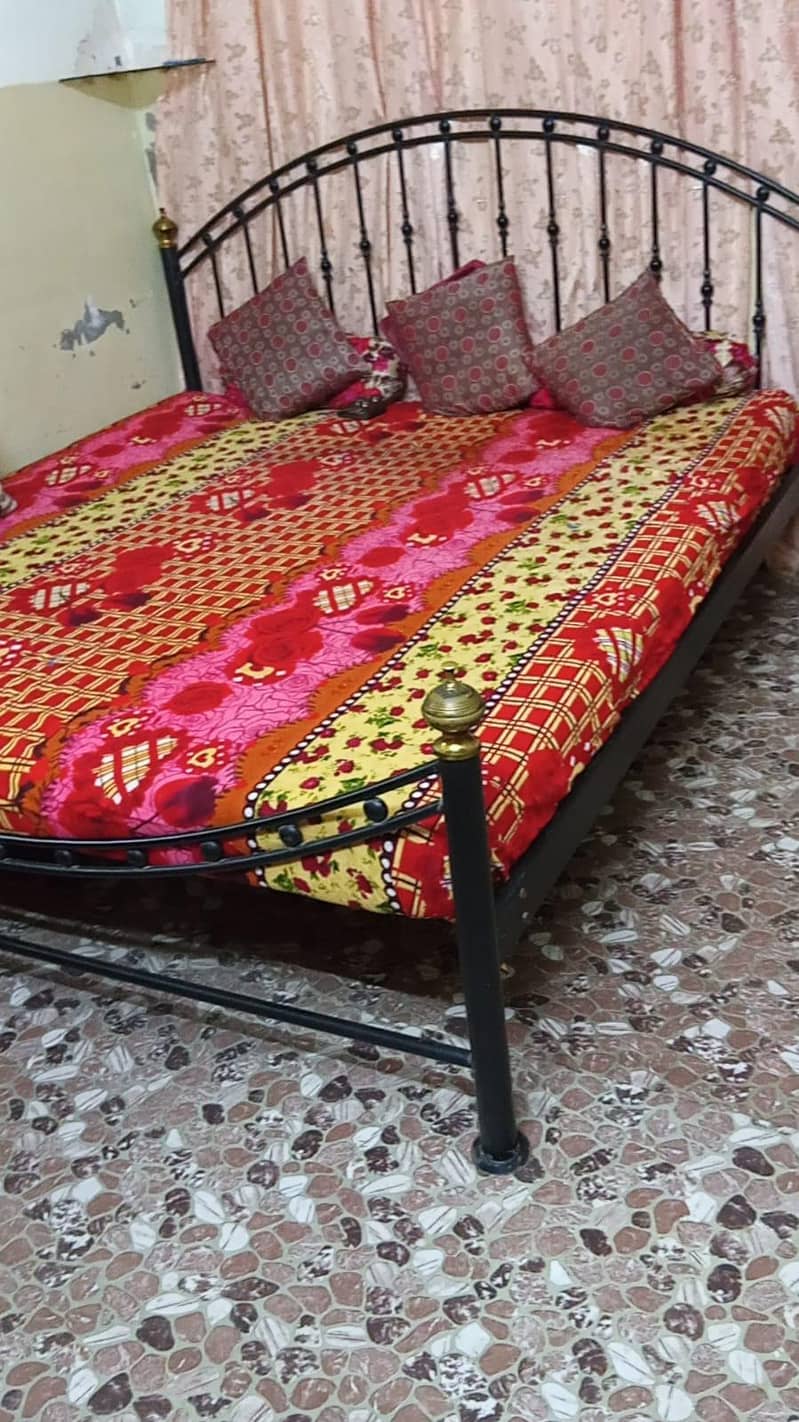 Iron bed side table with dressing 3