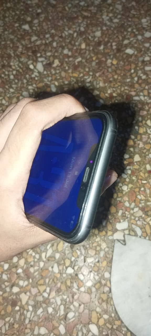 Apple iPhone 11 3